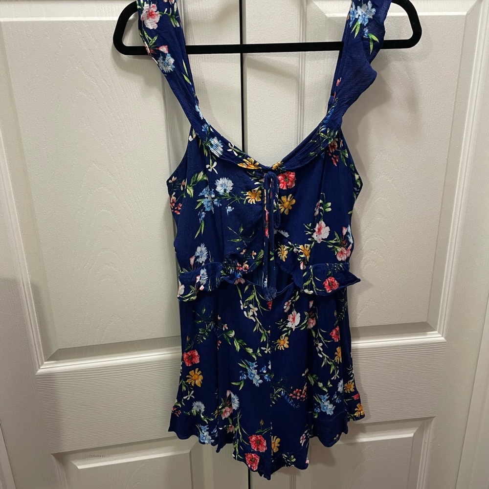 Lulu’s Ruffled Romper - Picture 2 of 7